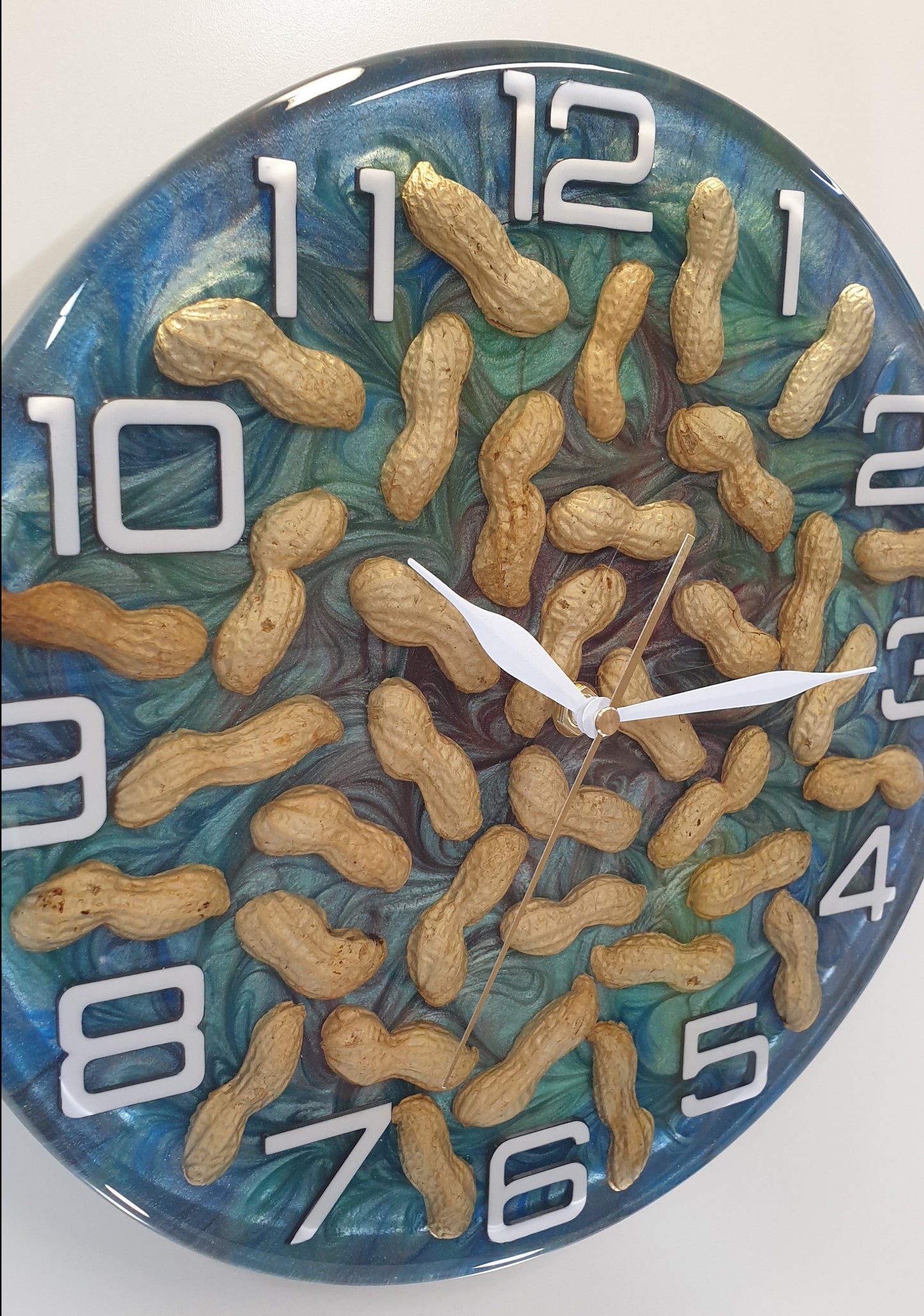 Handcrafted Epoxy Resin Peanut Shell Wall Clock - Artisanal Home Decor